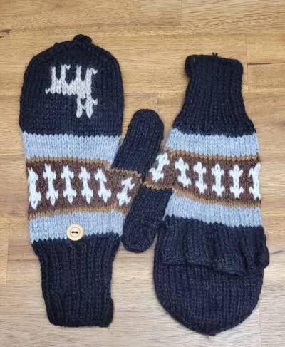 Alternative view of alpaca mittens